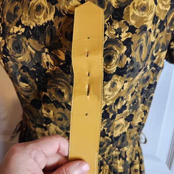 Vintage 1950s Mustard Floral Cotton Day Dress | ILGWU Union Made | XS–S - Picture 11 of 12